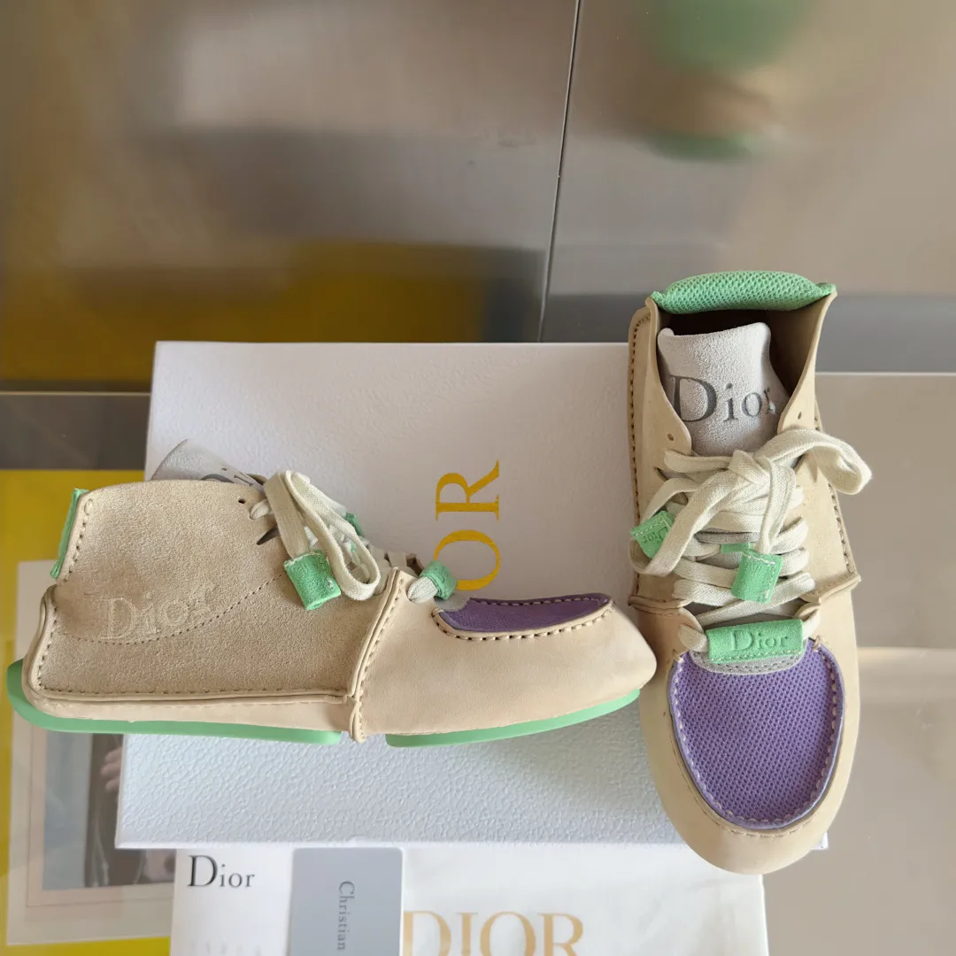 Men's shoes 💰680 Top version: Dior Roadie series catwalk couple style handmade casual sports shoes delivery counter exquisite packaging 🛍📦 ▪️Material: original custom imported first-layer cowhide ▪️Inner lining: original custom leather lining ▪️Sole: original molded anti-slip rubber material ▪️Sole thickness: 2CM ▪️Size: women's 35-40 / Men's 39-45